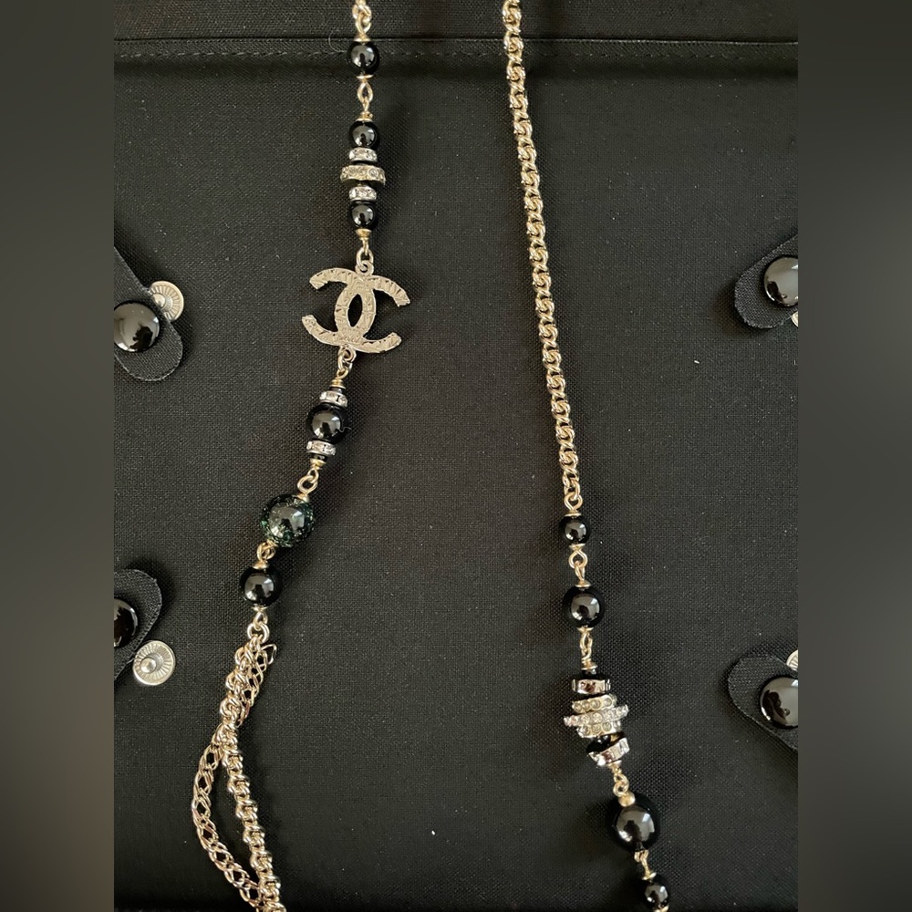 New Chanel Long Gold-tone Necklace with Resine Beads - Picture 7 of 17